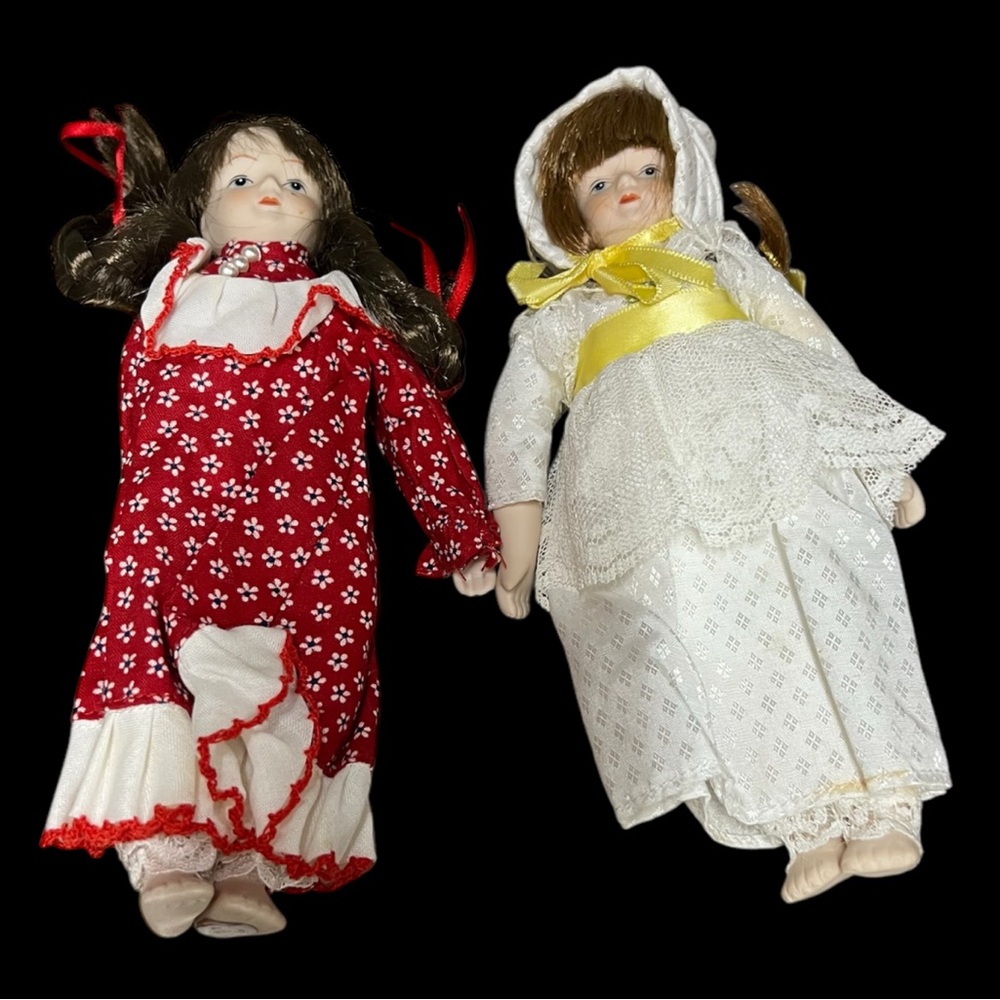 Lot of 2 Gift World of Gotham Porcelain Dolls 7.5”